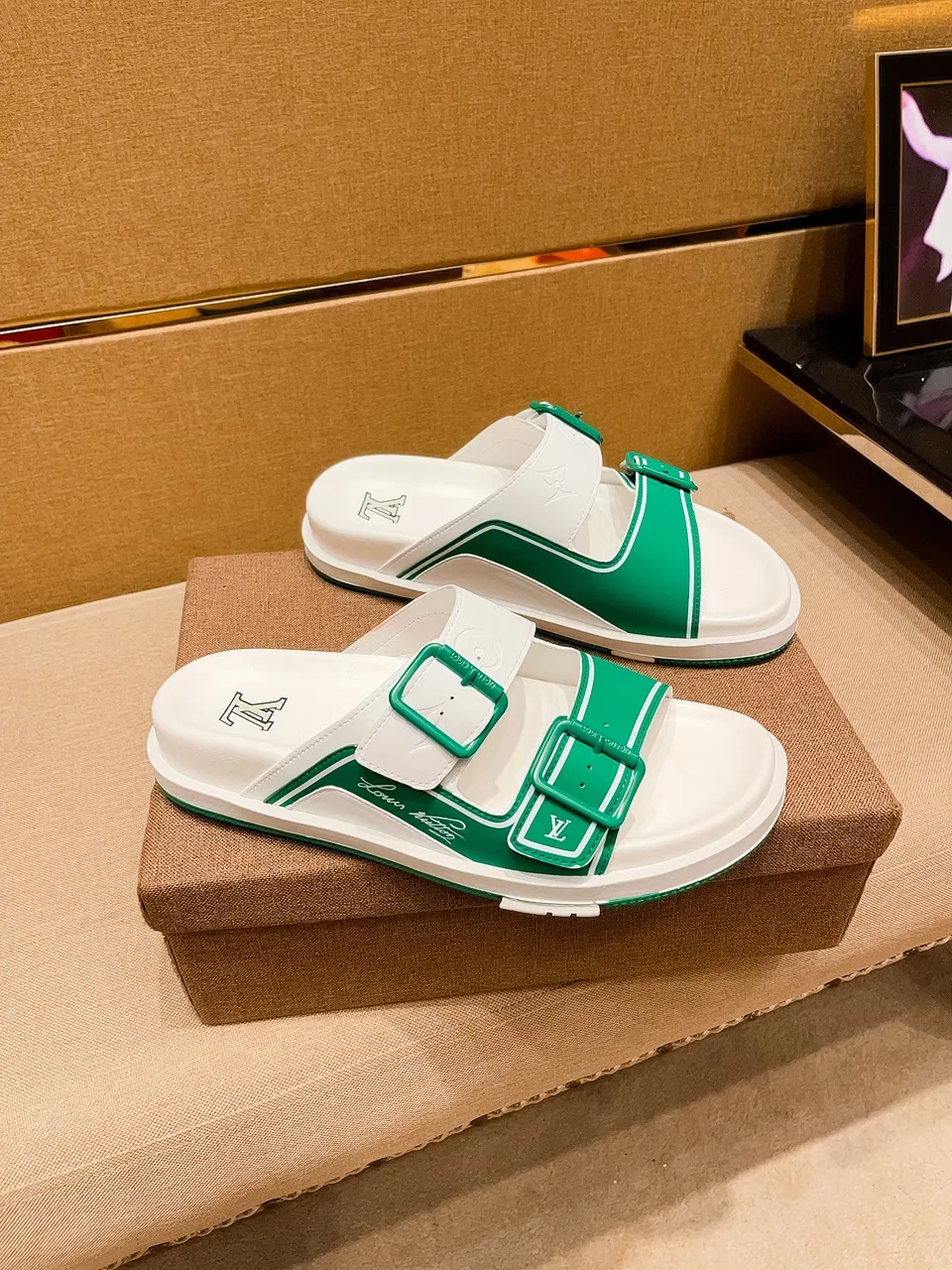 Men's shoes 💰 380 💰 New model on the market 🔥 [LV 🔥 Slippers] High-end 1:1 mold customization of first-layer cowhide, original upgraded version of the outsole, lighter and non-slip. The market's top quality, fashionable and trendy, versatile and popular, simple yet tasteful, a must-have for fashionistas, exuding a fashionable and casual atmosphere, fashion is at your feet, full of confidence, the same style at the counter 👍The season of spring and summer slippers is here, they are super beautiful to wear, 38-44, multiple colors available🔥